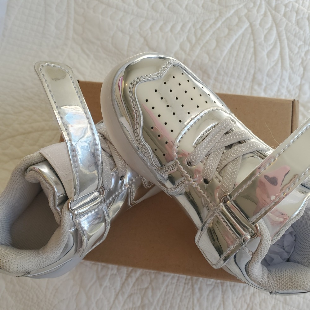 Kids Silver Metallic MULTI COLOR  continuous or pulsating LED Light Up Sneakers - Picture 8 of 16